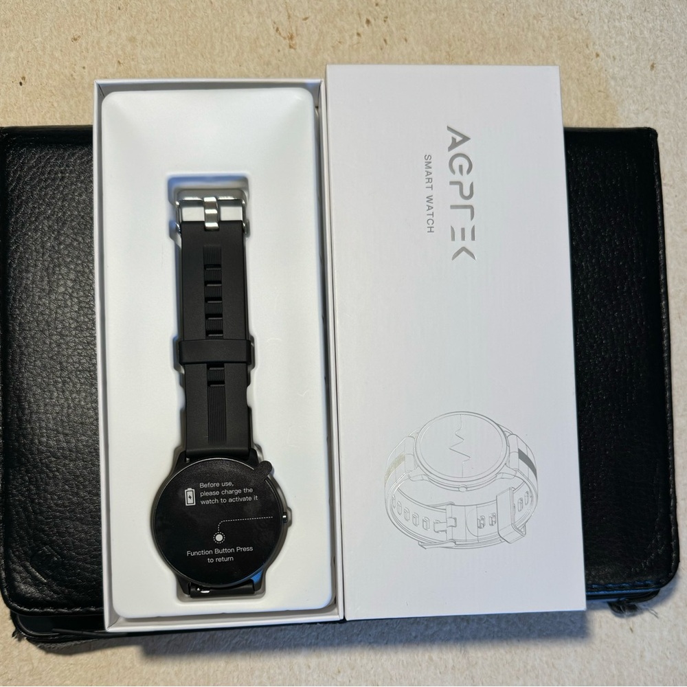 NWOT SMARTWATCH for android and iOS. Black, fitness tracker
